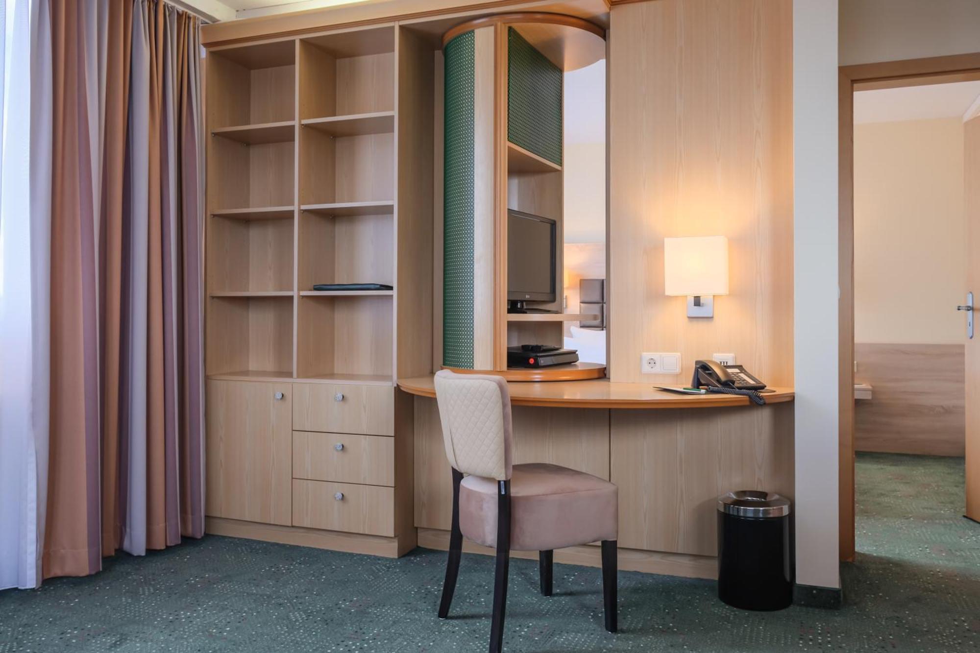 Deluxe Suite
